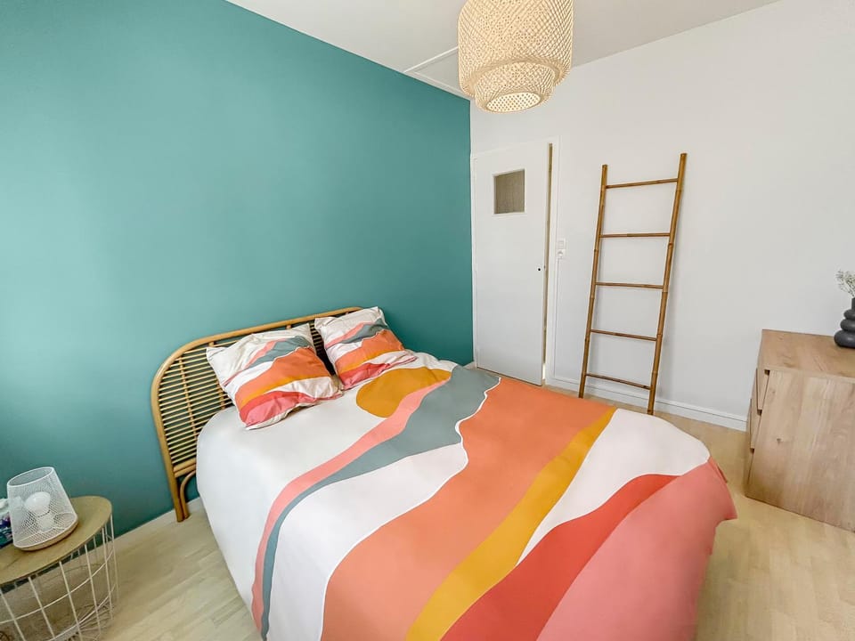 Bed, Photo of the whole room, Bedroom