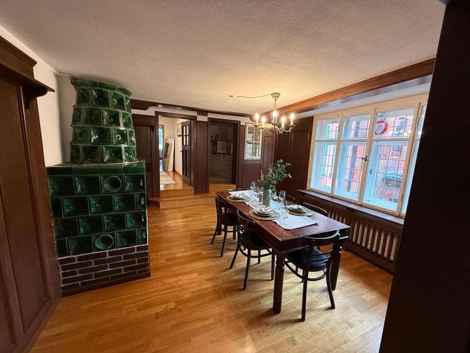 Seating area, Dining area