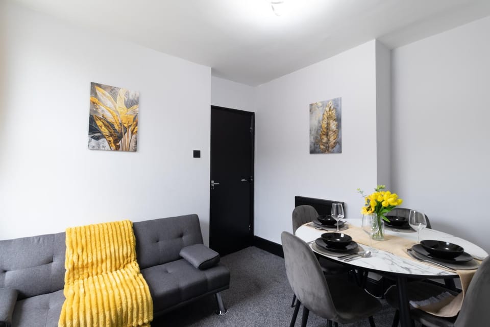 Open Mind Property - 2 BR, 4 Beds & 9 Guests Apartment in Portsmouth