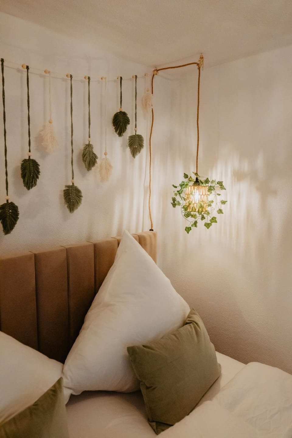 Bed, Photo of the whole room, Decorative detail, Bedroom