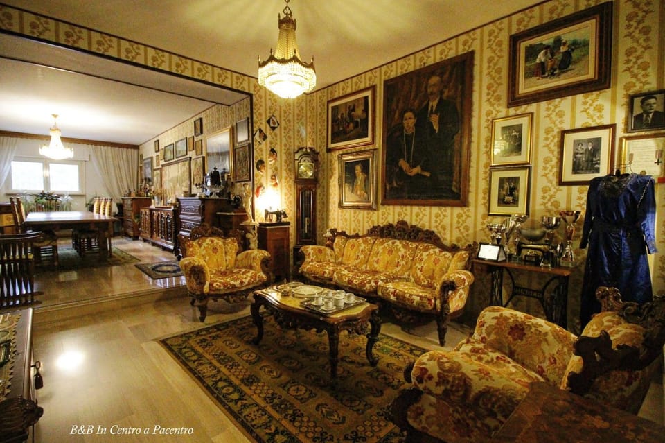 Living room, Lounge or bar