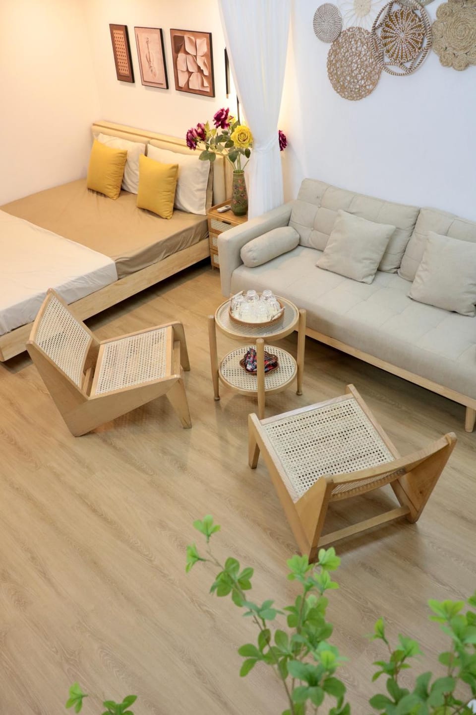Bed, Living room, Photo of the whole room, Seating area, Bedroom