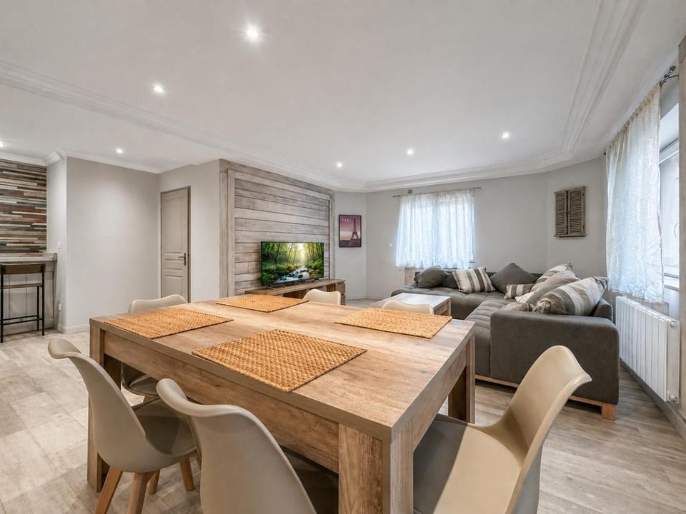 Communal lounge/ TV room, Living room, Seating area