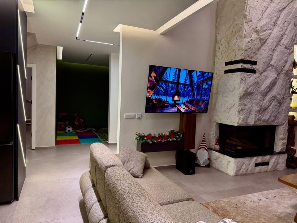 Communal lounge/ TV room, TV and multimedia, Living room, Seating area