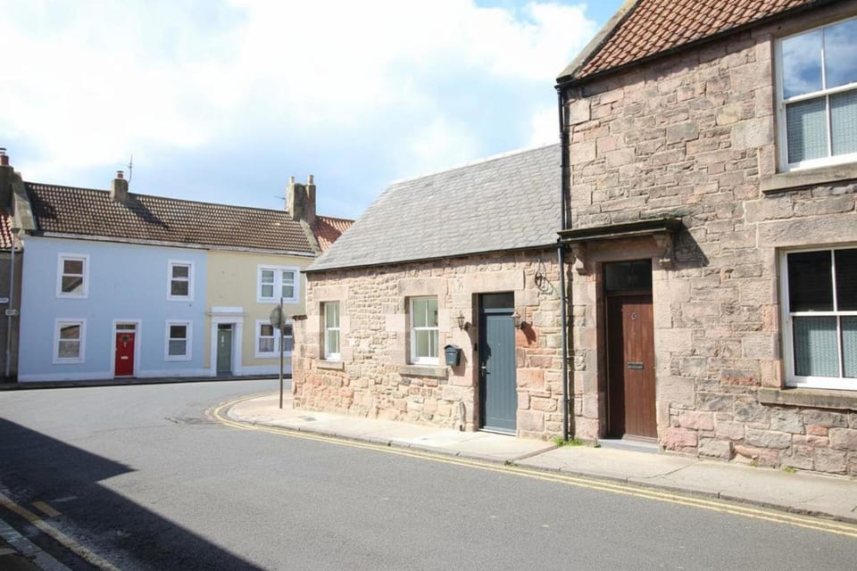 Newly Refurbished Cottage - Sleeps 4 - Central Villa in Berwick-upon-Tweed