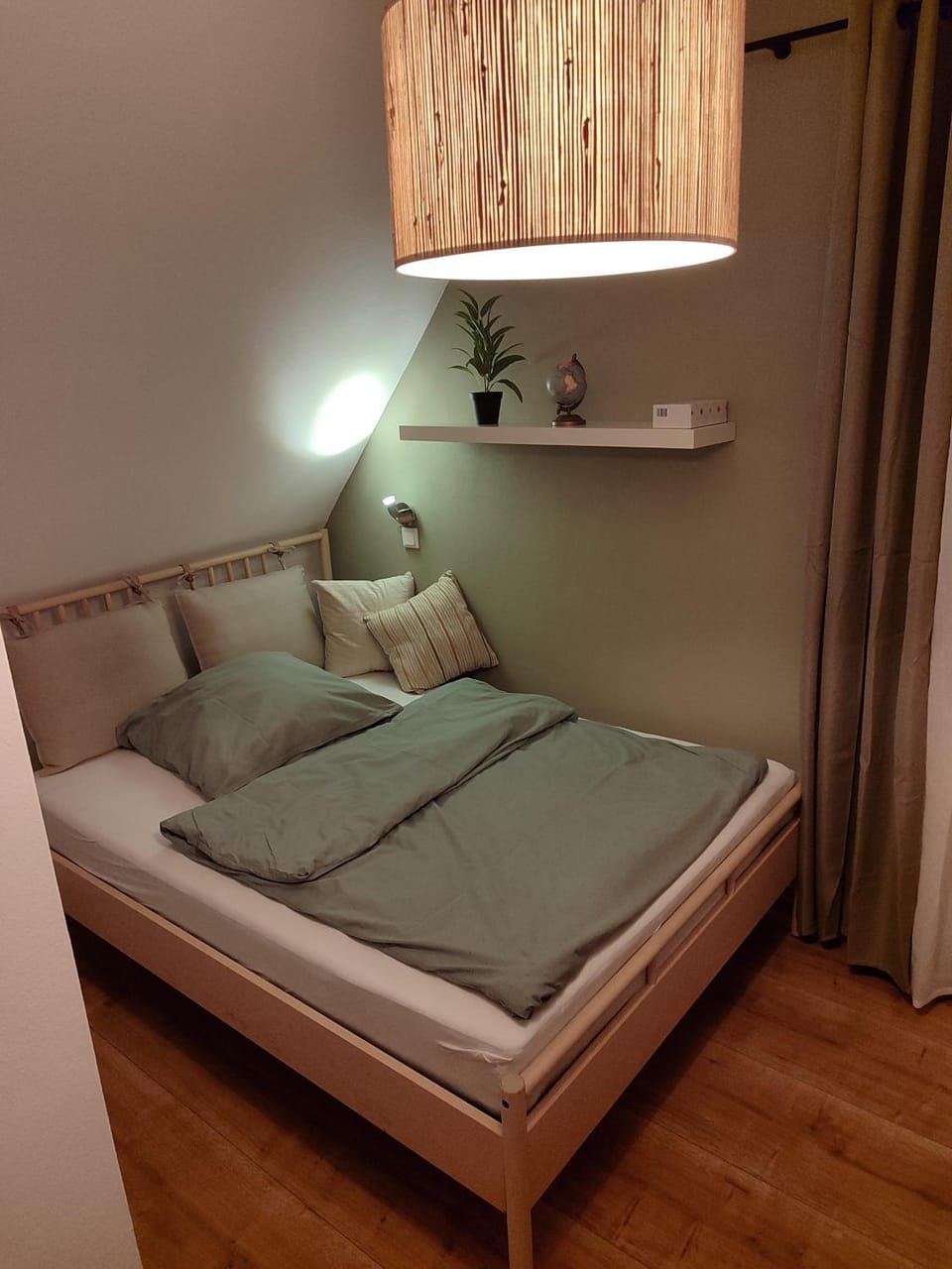 Bed, Photo of the whole room