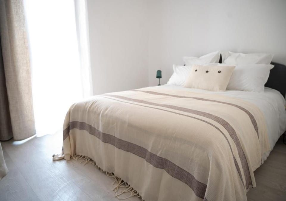 Bed, Night, Bedroom, heating, air conditioner