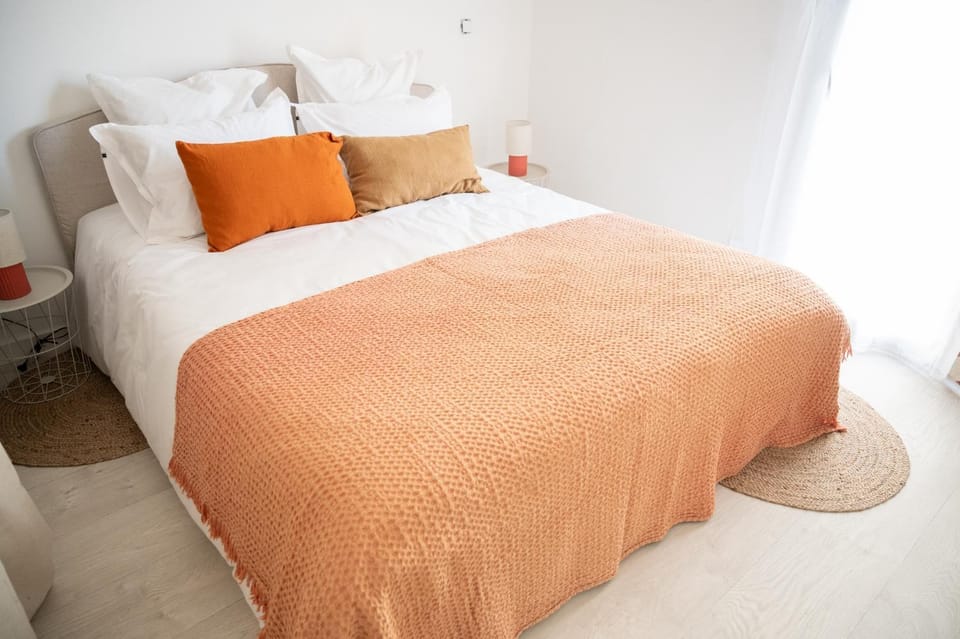 Bed, Night, Balcony/Terrace, Photo of the whole room, Bedroom, cot, heating, air conditioner