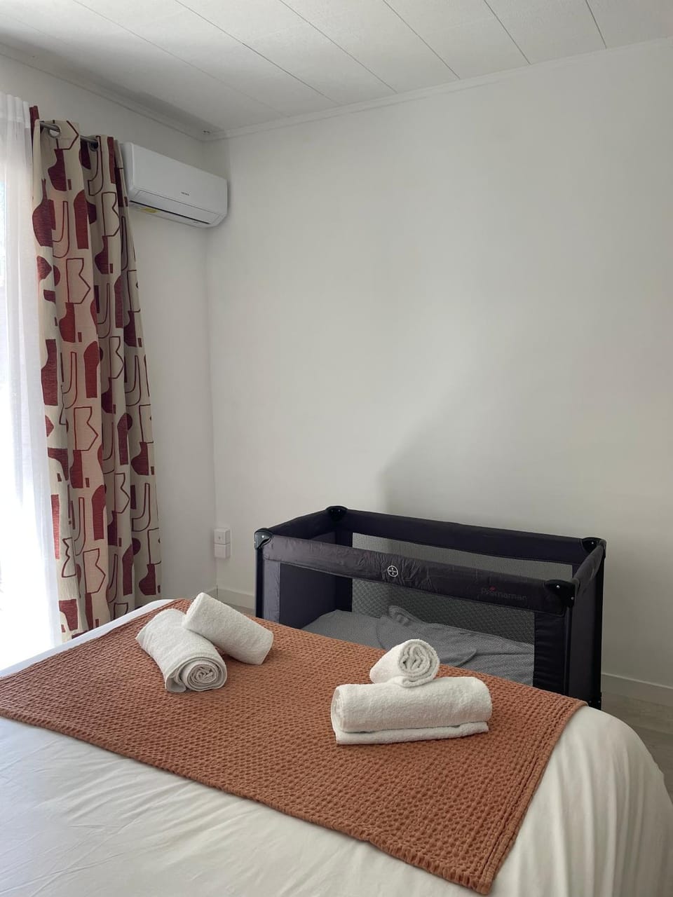 Bed, Bedroom, cot, heating, towels, air conditioner