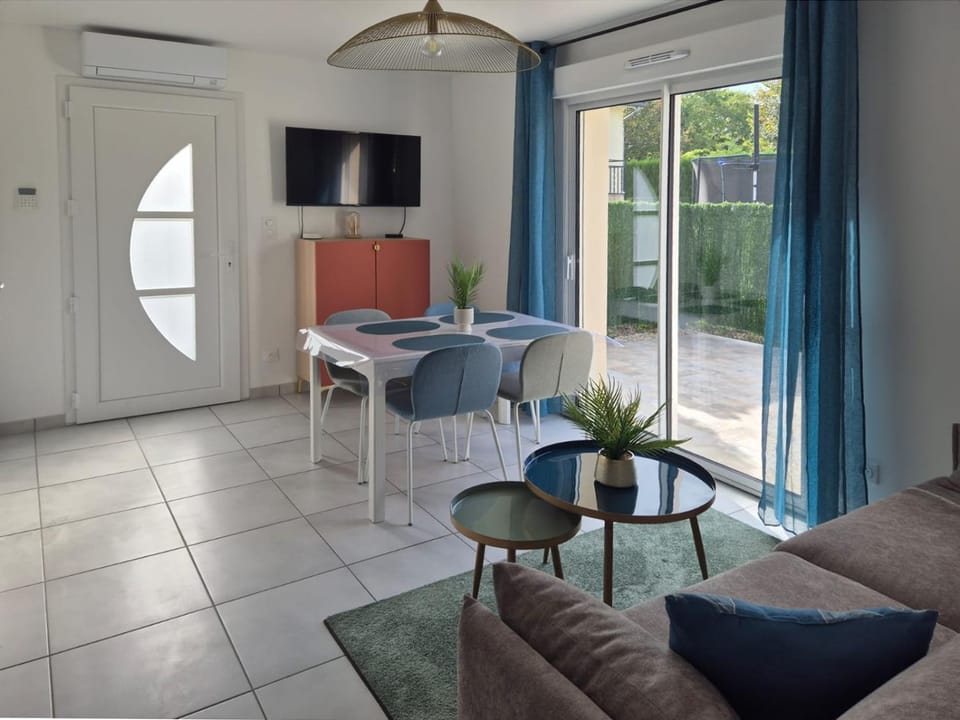 TV and multimedia, Dining area
