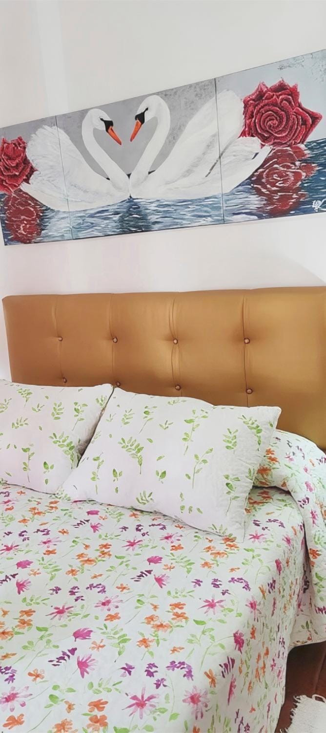Bed, Photo of the whole room, Decorative detail, Bedroom