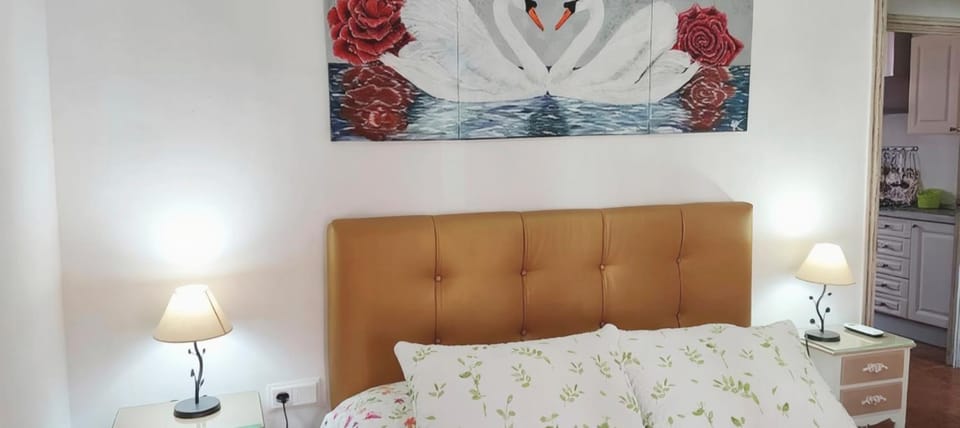 Bed, Photo of the whole room, Decorative detail, Bedroom