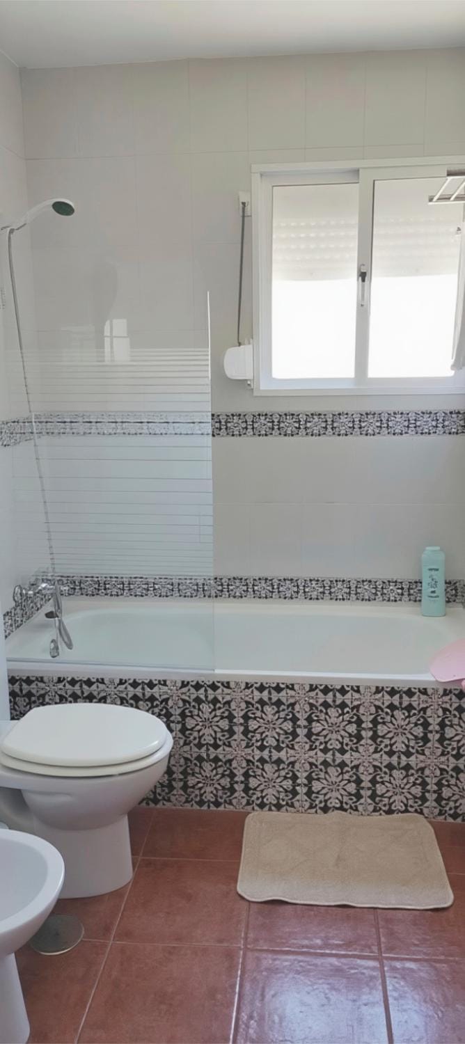 Shower, Toilet, Bathroom, bidet, towels