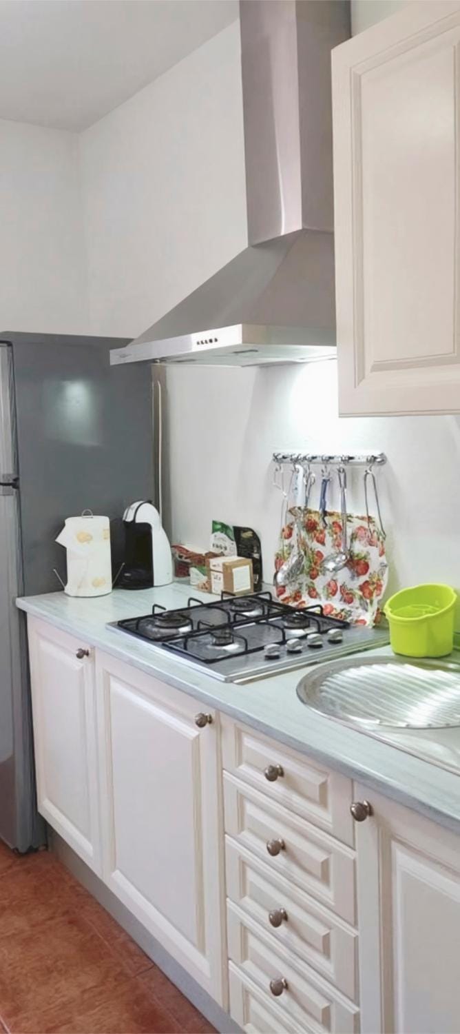 Coffee/tea facilities, Kitchen or kitchenette, Breakfast, stove