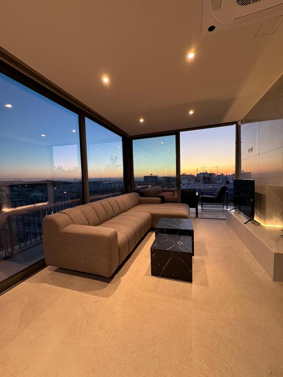 View (from property/room), Balcony/Terrace, Living room, Seating area