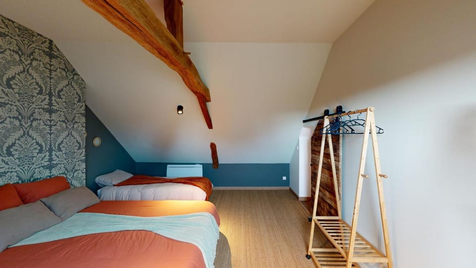 Photo of the whole room, Bedroom, storage