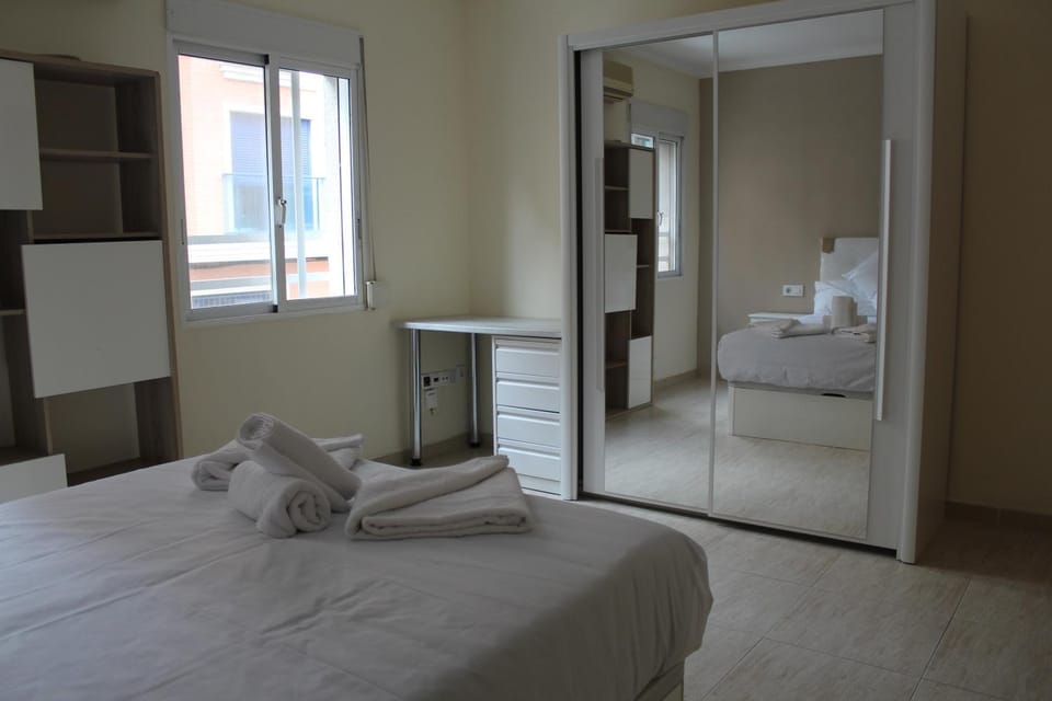 Bed, Photo of the whole room, Bedroom, internet, wardrobe