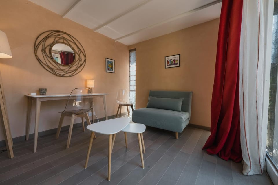 Property building, Seating area, Guests