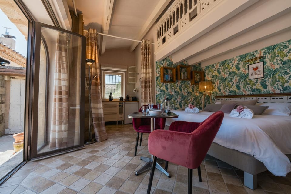 Bed, Kitchen or kitchenette, Living room, Bedroom