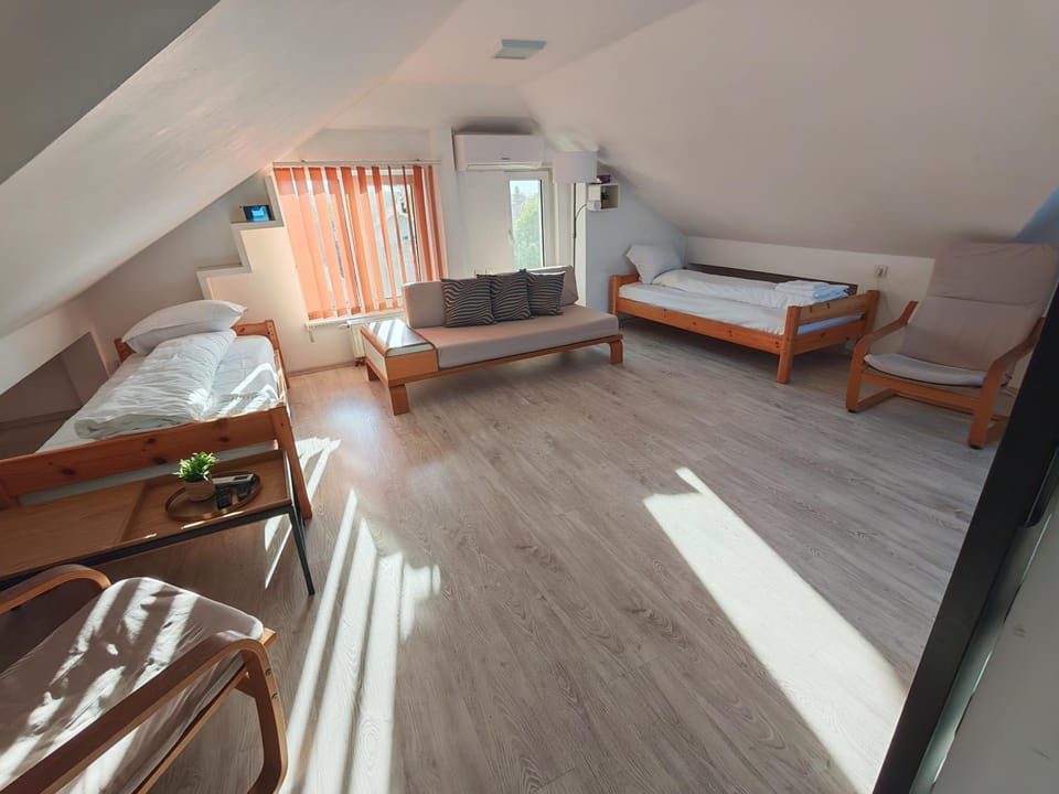 Bed, Seating area, Bedroom