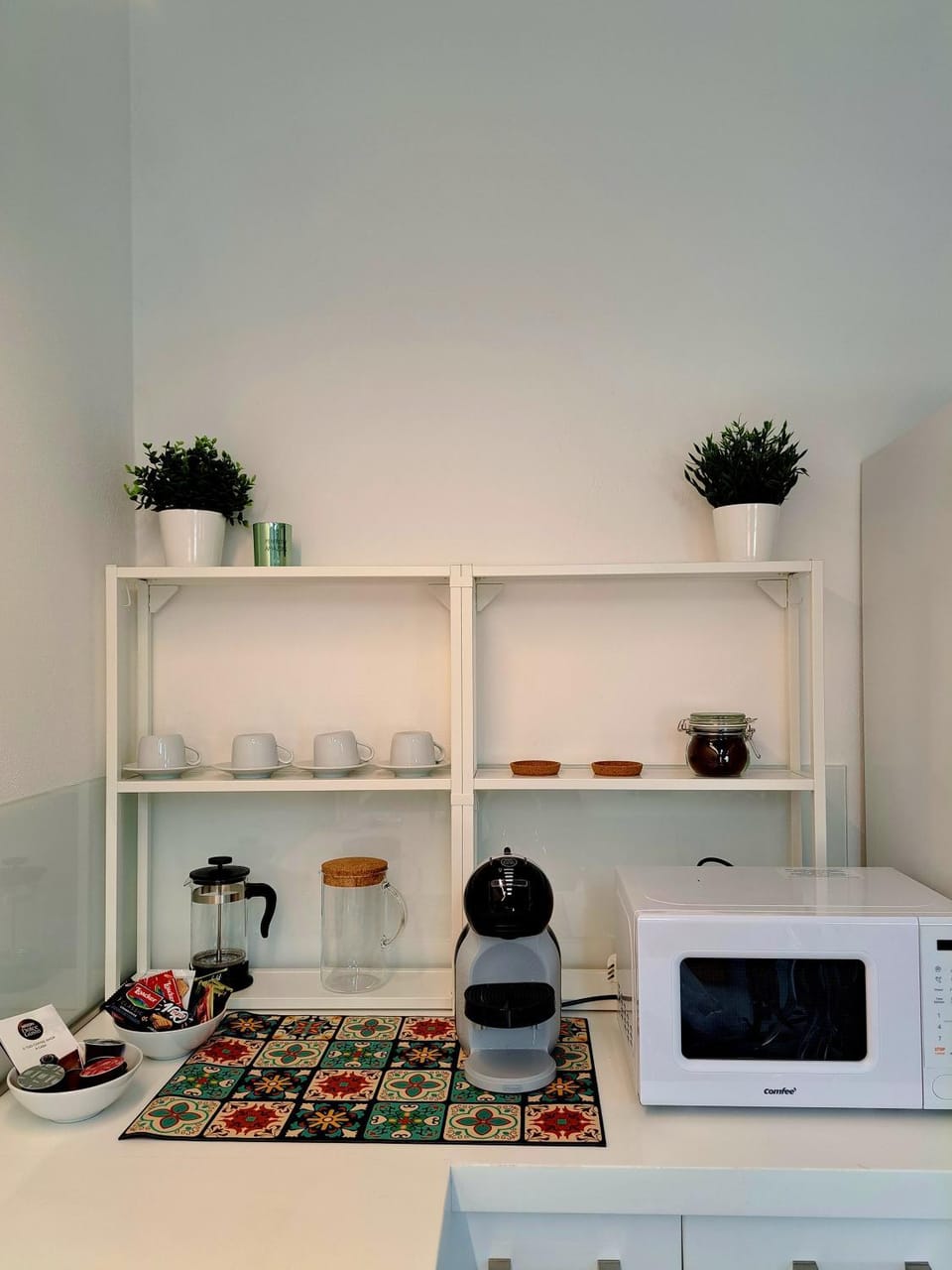Coffee/tea facilities, microwave
