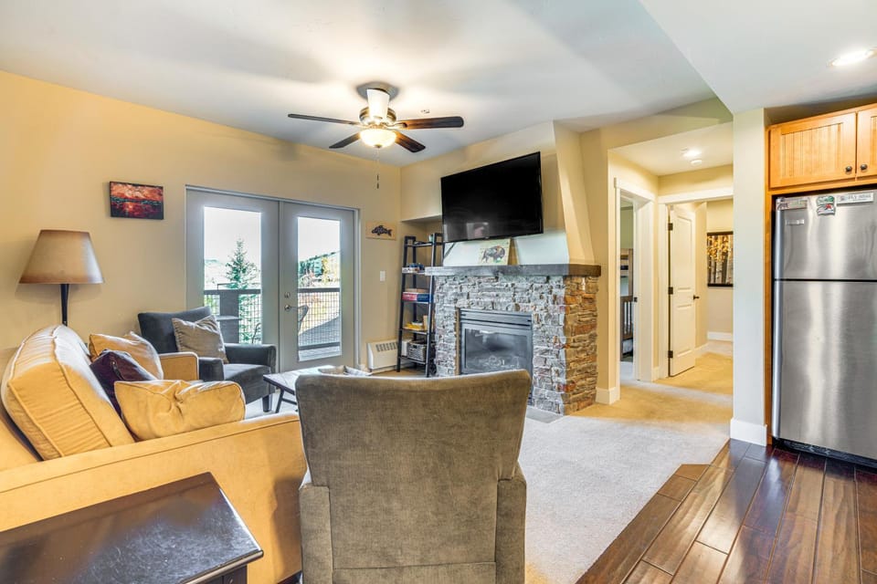 Walk to Slopes: Granby Condo w/ Balcony! House in Granby