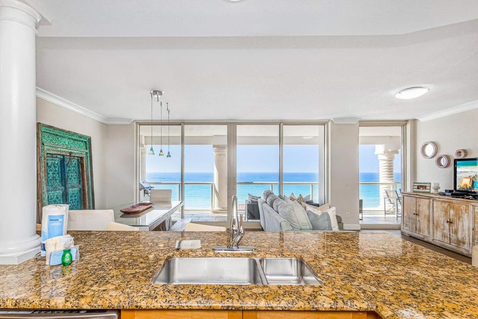 TV and multimedia, Kitchen or kitchenette, Sea view, furniture