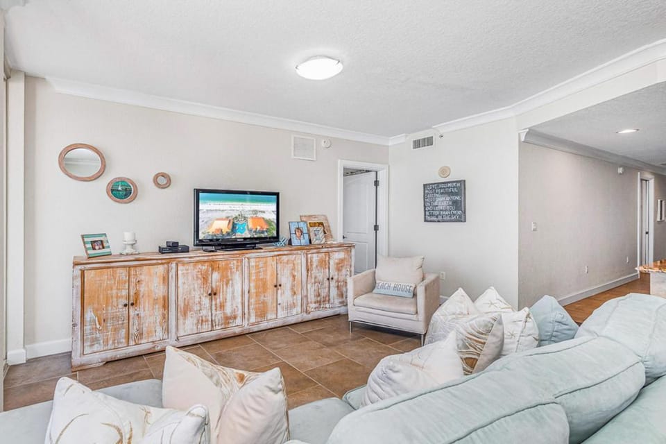 TV and multimedia, Living room, Seating area, furniture