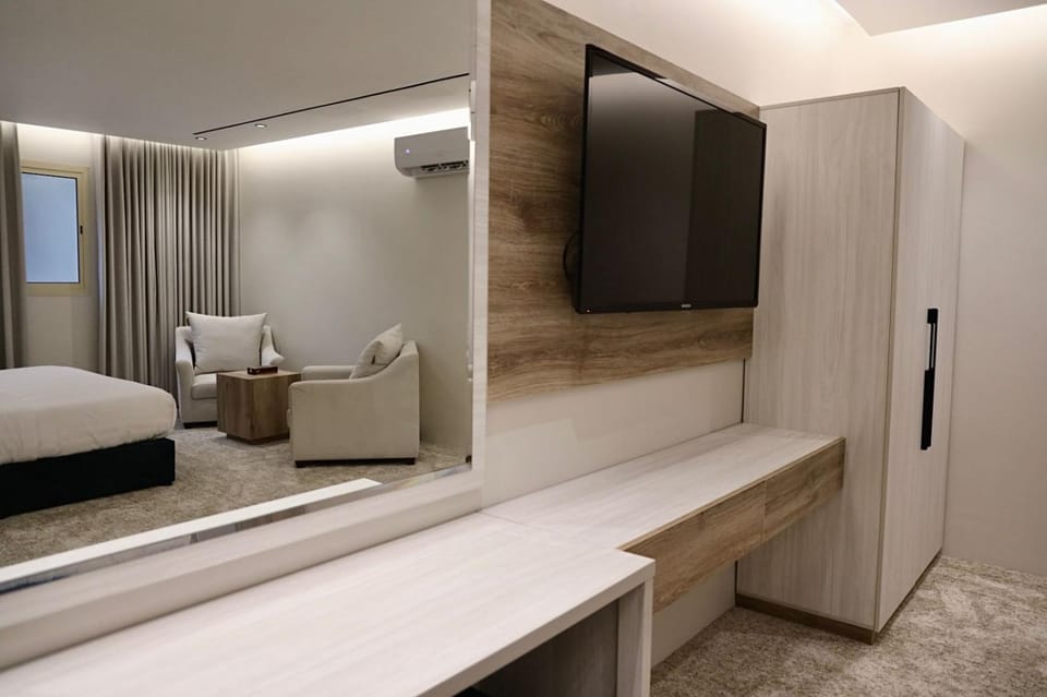 TV and multimedia, Seating area, wardrobe