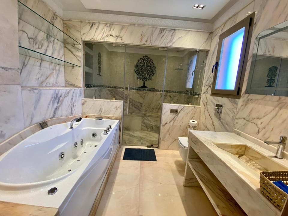 villa de luxe avec piscine privée Villa in Marrakesh