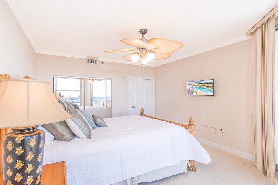 Emerald Dolphin 2B Condo - 540 Apartment in Pensacola Beach
