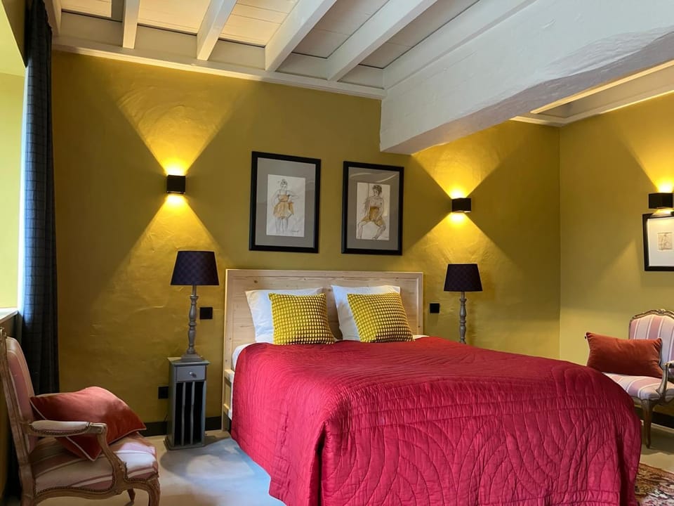 Photo of the whole room