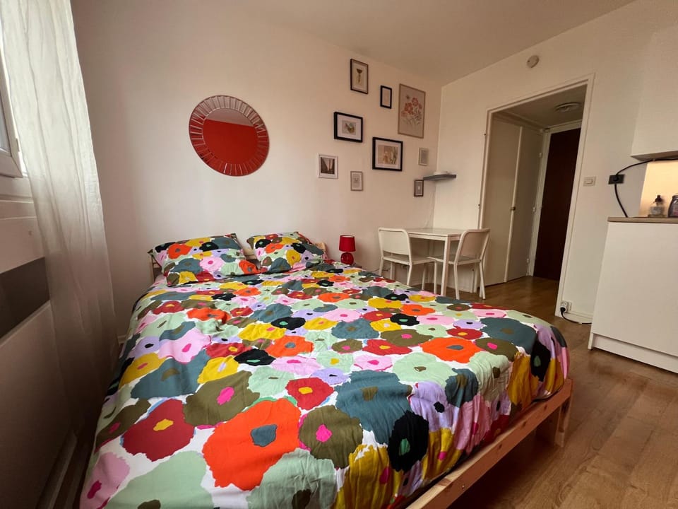 Bed, Photo of the whole room, Bedroom