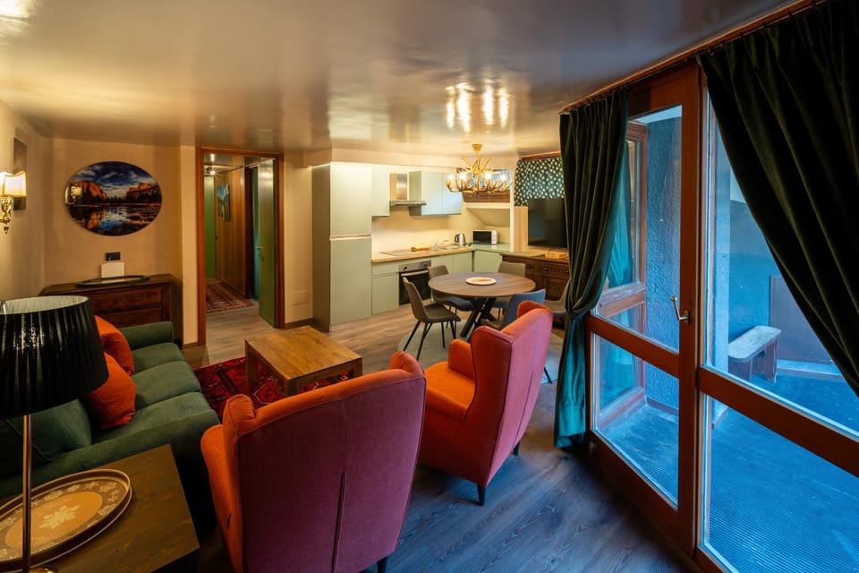 Kitchen or kitchenette, Living room