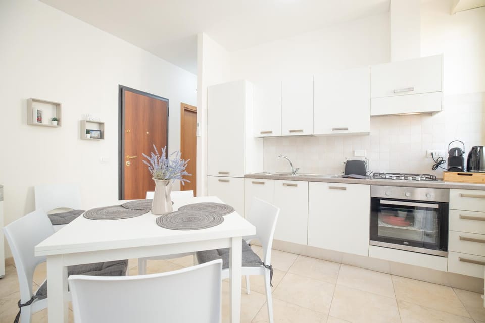 Balcony/Terrace, Kitchen or kitchenette, Dining area, dishwasher, oven, pet friendly, stove, toaster