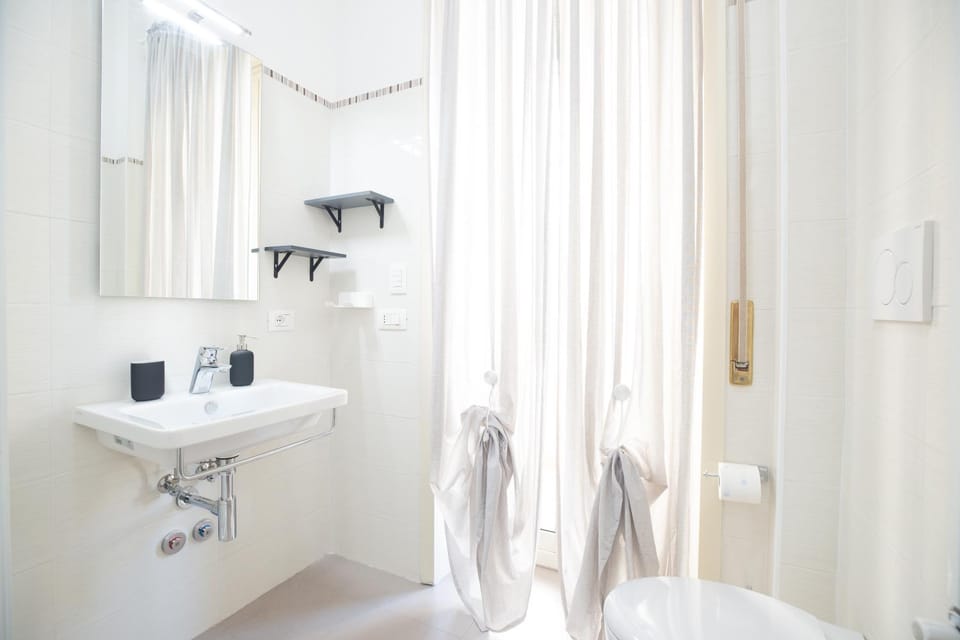 Shower, towels