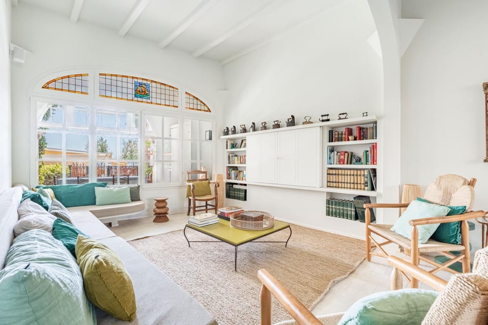 Library, Living room, Seating area