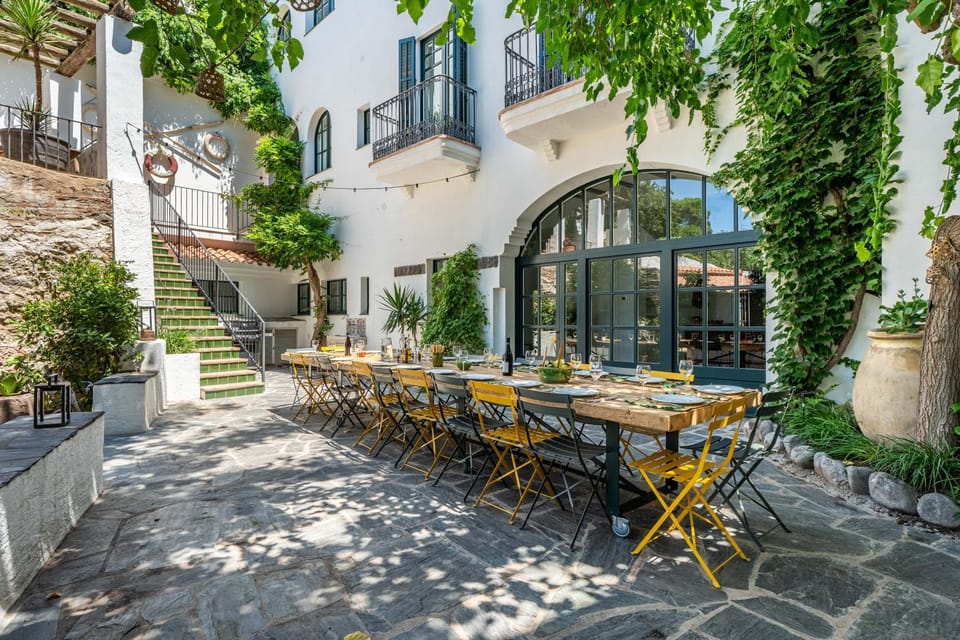 Property building, Patio, Garden, Balcony/Terrace, Dining area, Garden view