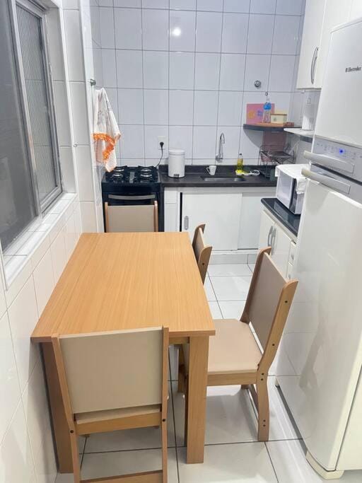 Kitchen or kitchenette, Dining area, oven, stove
