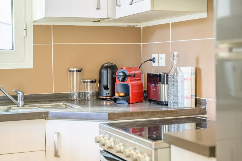 Coffee/tea facilities, stove, toaster, kitchen