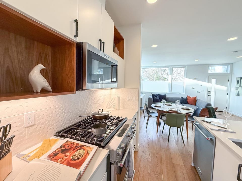 Hot Tub - Best Views - Near Stadiums! Apartment in Seattle