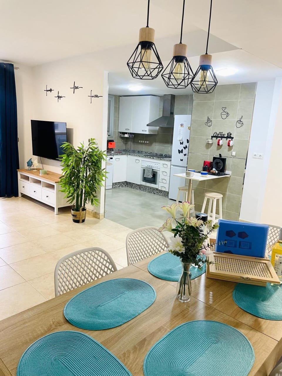 Communal lounge/ TV room, TV and multimedia, Kitchen or kitchenette