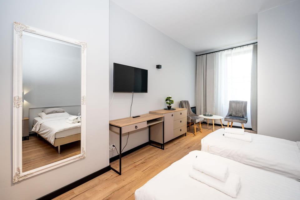 Bed, TV and multimedia, Photo of the whole room