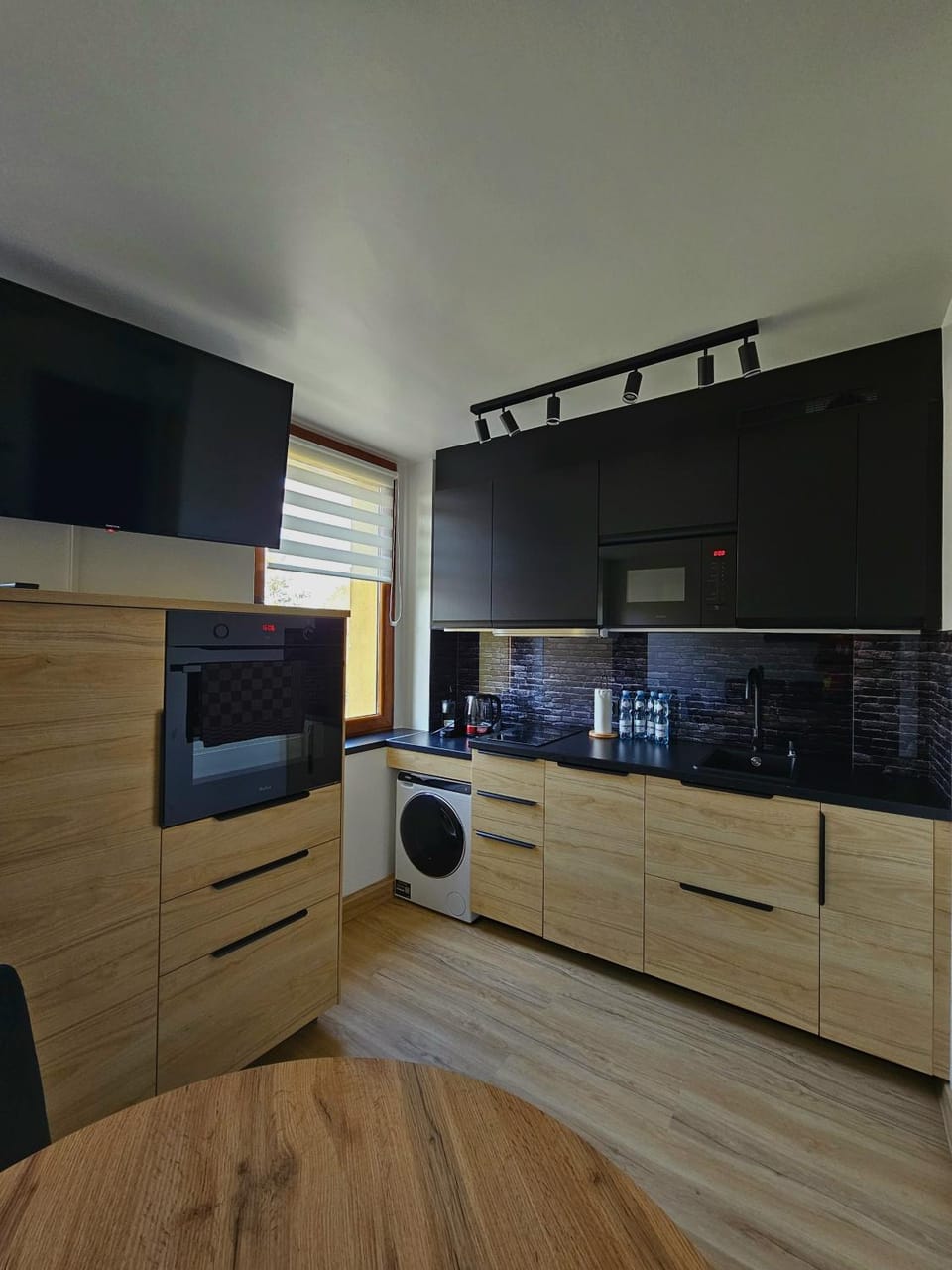 TV and multimedia, Coffee/tea facilities, microwave, oven, washing machine, kitchen