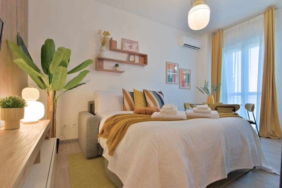 Bed, Living room