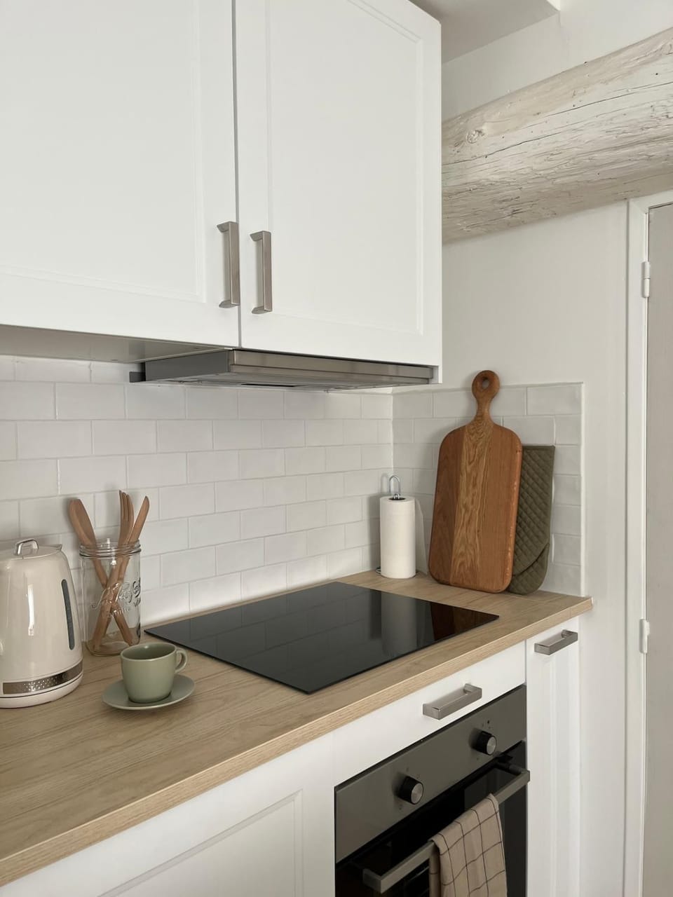 Coffee/tea facilities, pet friendly, stove, toaster