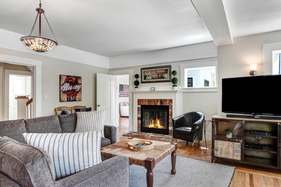 Living room, fireplace