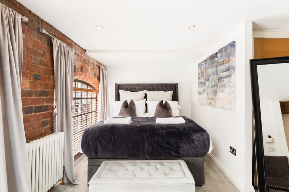 Bed, Photo of the whole room, Bedroom, internet