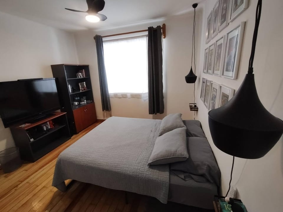 TV and multimedia, Photo of the whole room, Bedroom