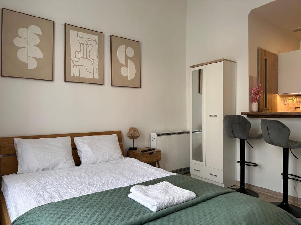 Bed, heating, wardrobe
